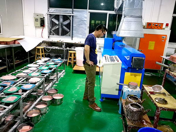 女优娃娃挤出机