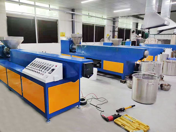 成人用品挤出设备