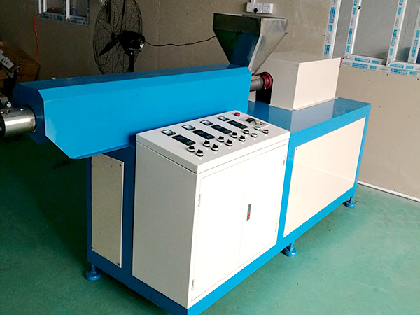 ​橡胶挤出设备